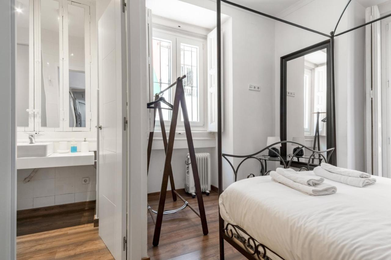 2 Bedrooms 2 Bathrooms Furnished - Malasana - Bright Stylish - Mintystay Madrid Exterior photo