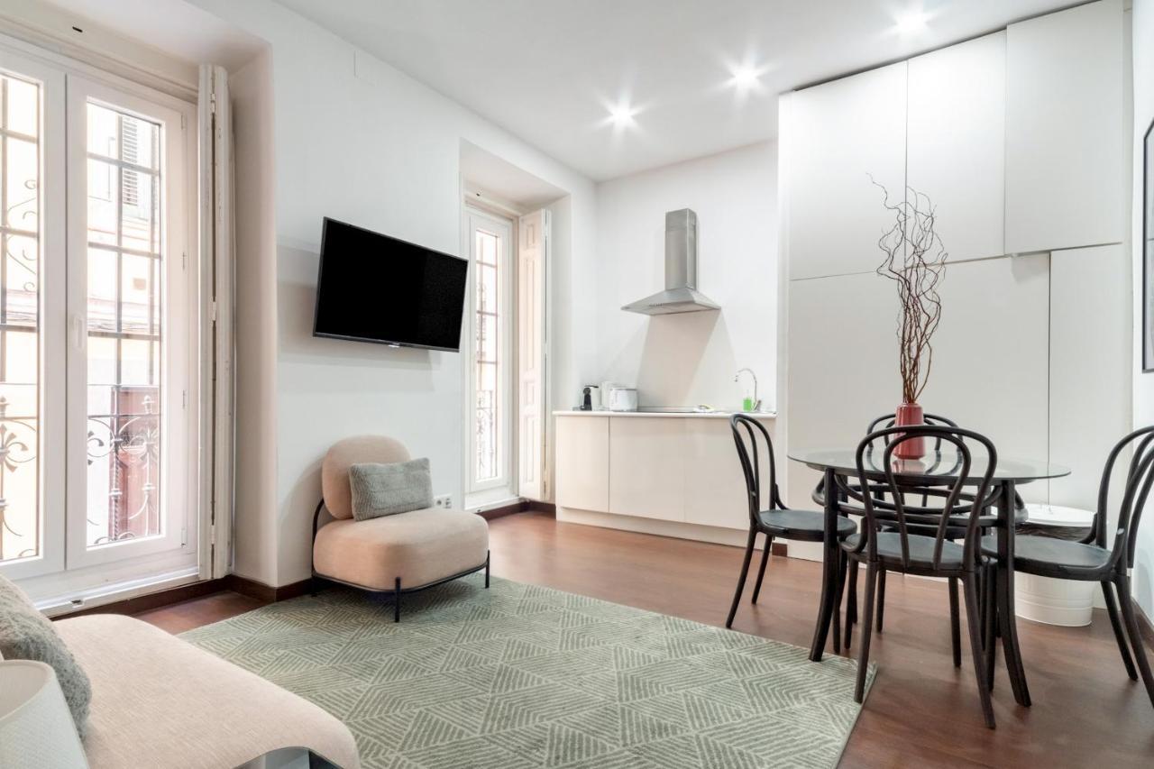 2 Bedrooms 2 Bathrooms Furnished - Malasana - Bright Stylish - Mintystay Madrid Exterior photo