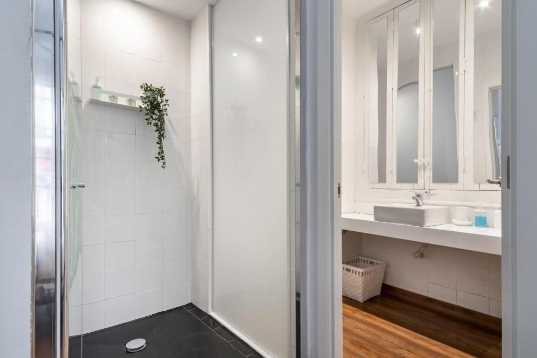2 Bedrooms 2 Bathrooms Furnished - Malasana - Bright Stylish - Mintystay Madrid Exterior photo