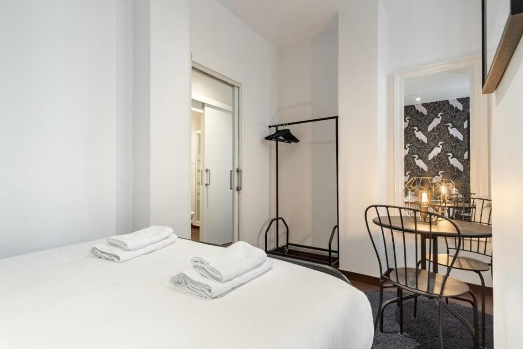 2 Bedrooms 2 Bathrooms Furnished - Malasana - Bright Stylish - Mintystay Madrid Exterior photo