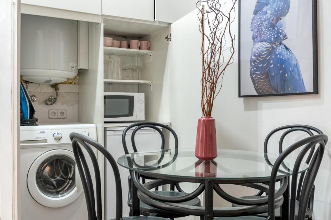 2 Bedrooms 2 Bathrooms Furnished - Malasana - Bright Stylish - Mintystay Madrid Exterior photo